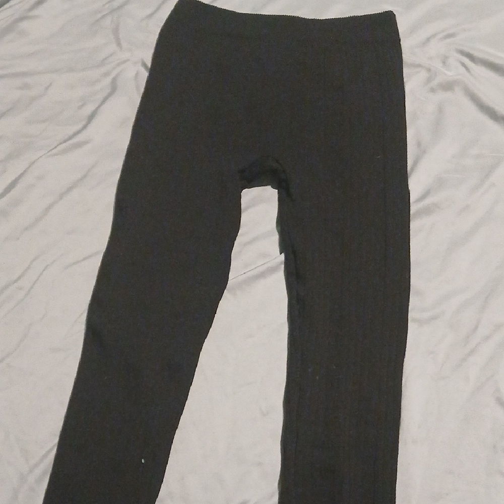 Black Elasticated Leggings with Smooth Texture